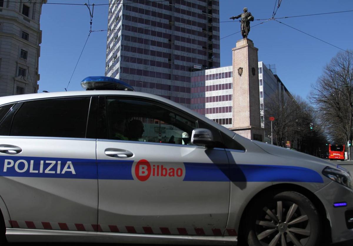 Dos policías de Bilbao denuncian que un grupo les reconoció y agredió al salir de una discoteca