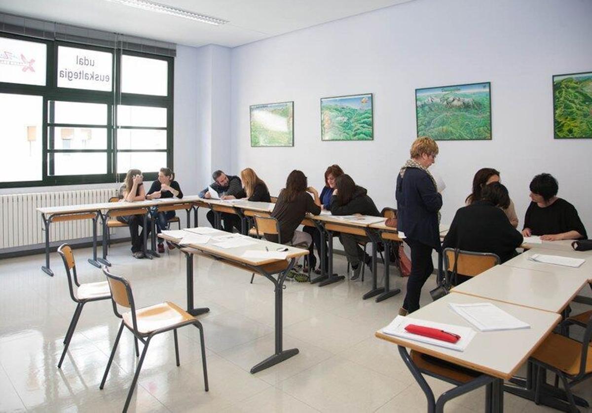 Más de 3.000 extranjeros estudian euskera en la red de euskaltegis