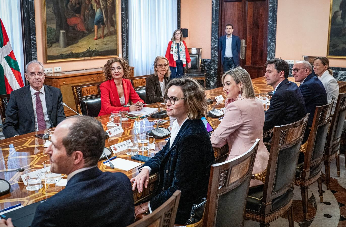 Euskadi acuerda con el Gobierno central aumentar en 2.000 millones su margen de endeudamiento