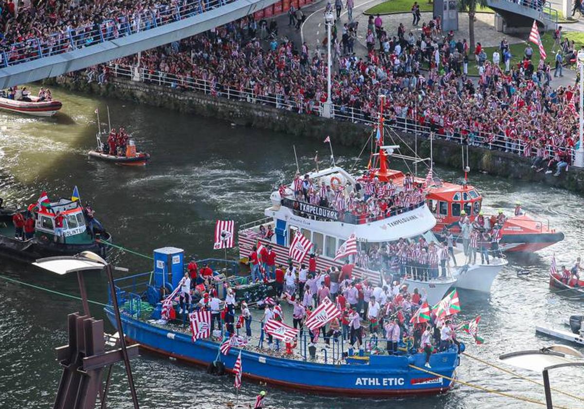 Así fue el triunfal paseo de la gabarra para celebrar la Copa