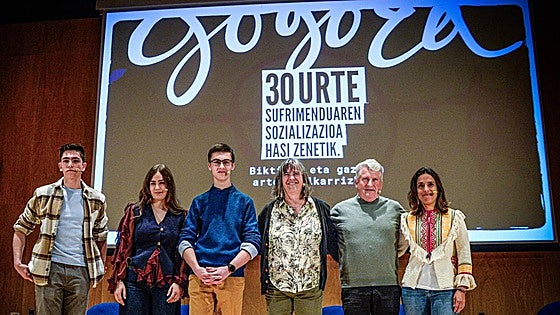 400 alumnos con las víctimas de ETA en el BEC: «Es estremecedor lo que sufrieron sin haber hecho nada malo»