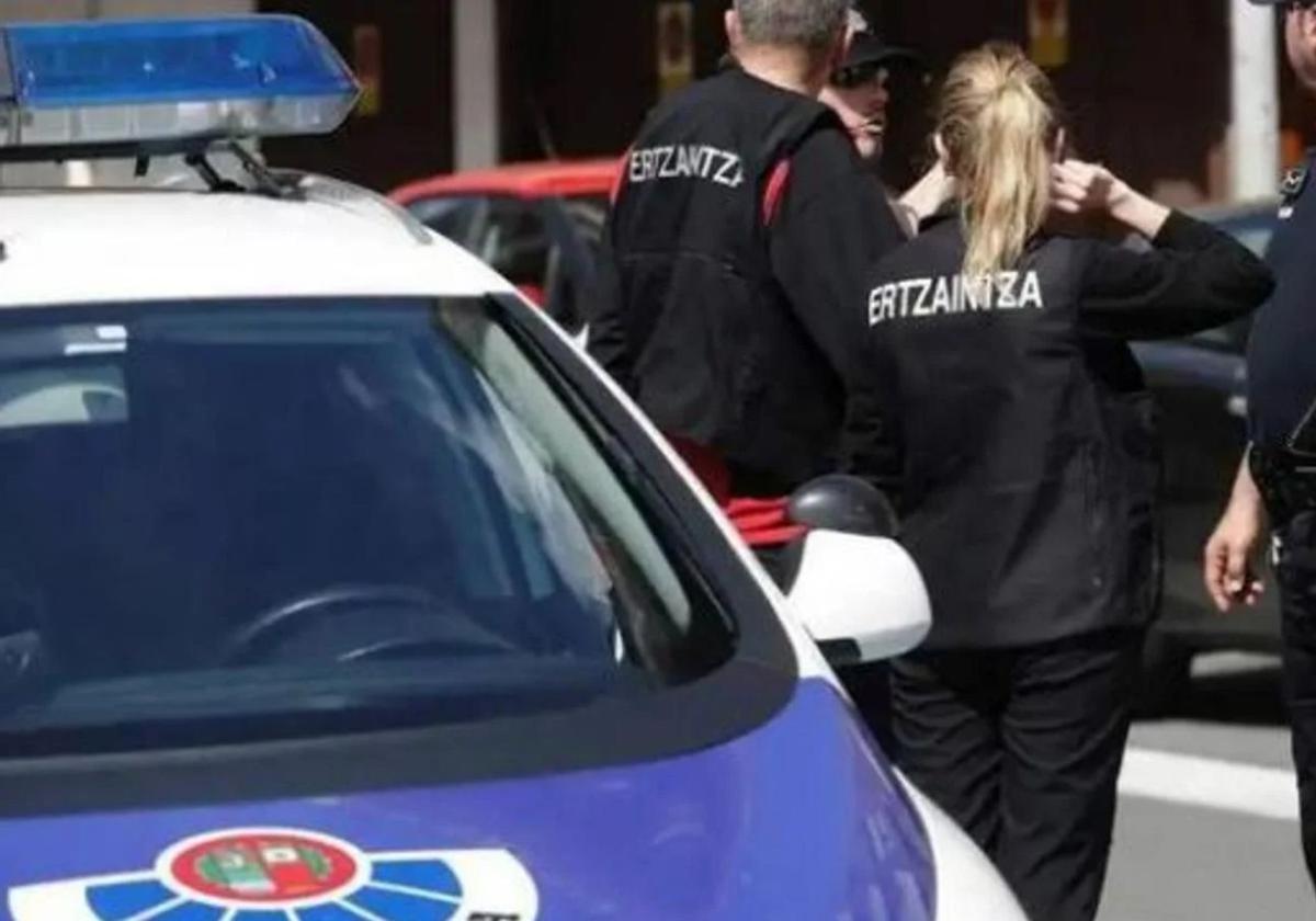 Detenida una pareja por robar con violencia un colgante de oro a un vecino de Santurtzi