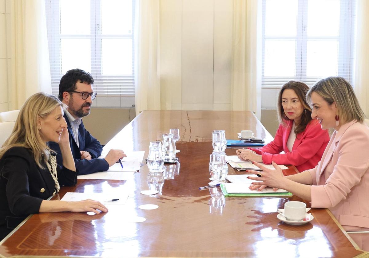 Los gobiernos vasco y central abren la «primera fase» para el traspaso de la Seguridad Social