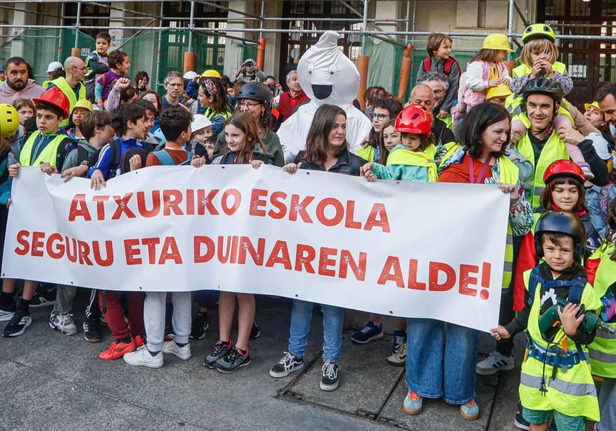 La escuela de Atxuri exige una «rehabilitación integral» del edificio y mejoras en su entorno