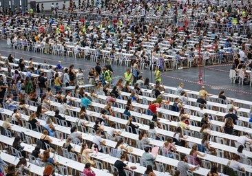 Aspirantes de una Oferta Pública de Empleo (OPE), a punto de comenzar el examen.