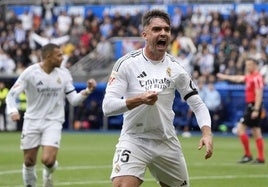 Asencio celebra el gol marcado ante el Alavés, anulado por falta de Rudiger a Owono.
