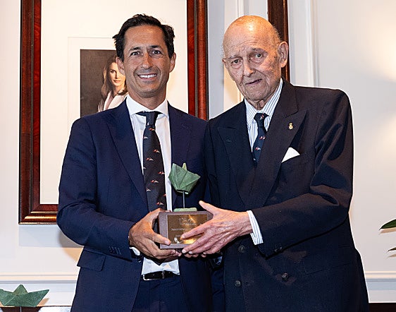 Laiseca junto a José Azqueta, comodoro y regatista, en el 125 aniversario del Real Club Marítimo del Abra