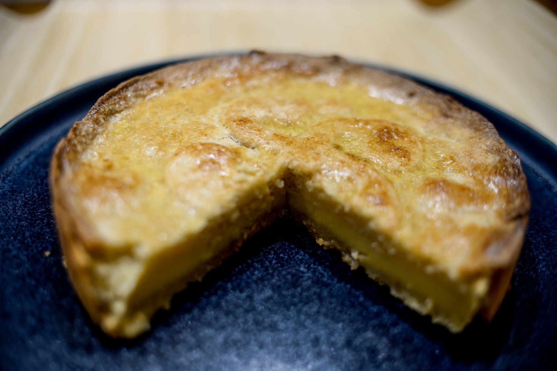 María y Luis, la pareja conocida por sus dulces caseros abre una cafetería en Bilbao con desayunos, meriendas y hasta plato del día