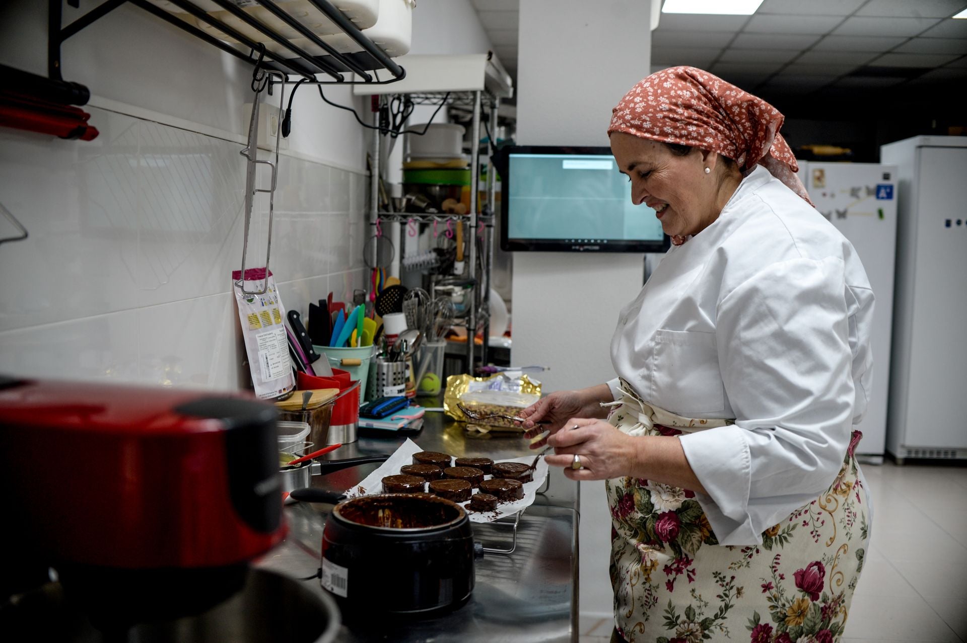 María y Luis, la pareja conocida por sus dulces caseros abre una cafetería en Bilbao con desayunos, meriendas y hasta plato del día