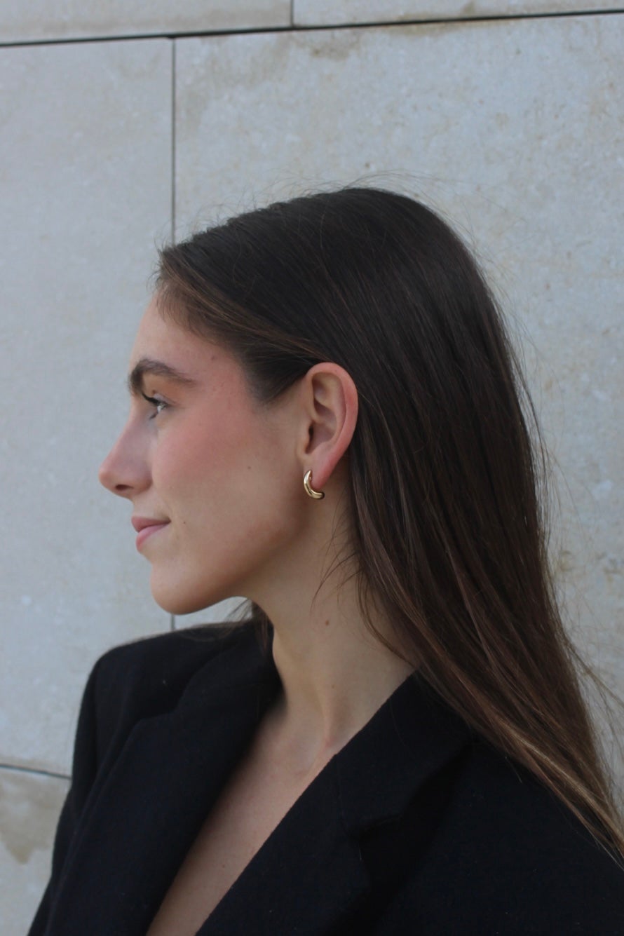 Tres jóvenes vizcaínos crean una marca de pendientes intercambiables que combinan con todos los looks