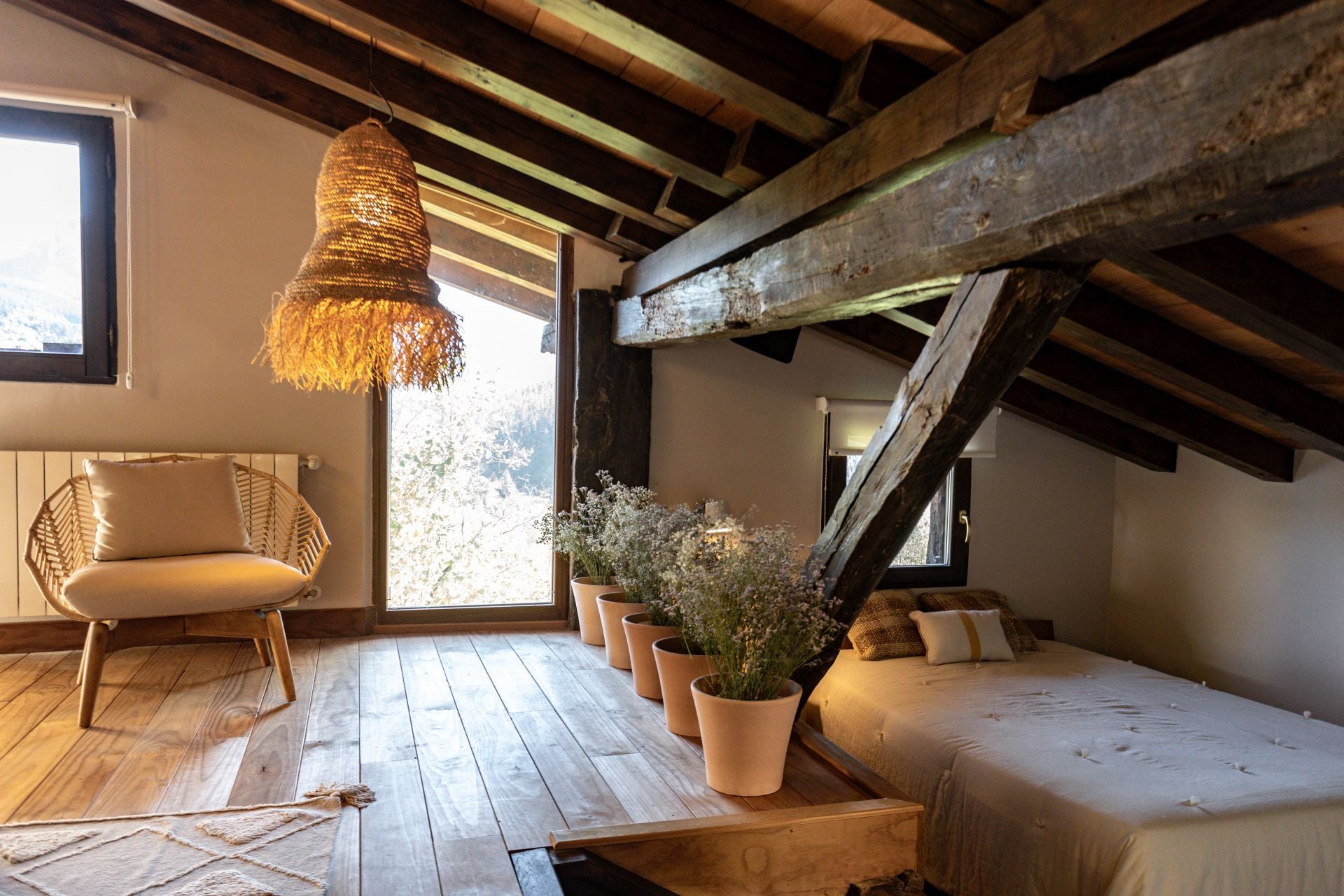 El caserío de una familia en Orozko convertido en un refugio &#039;boho chic&#039; con vistas al Gorbea