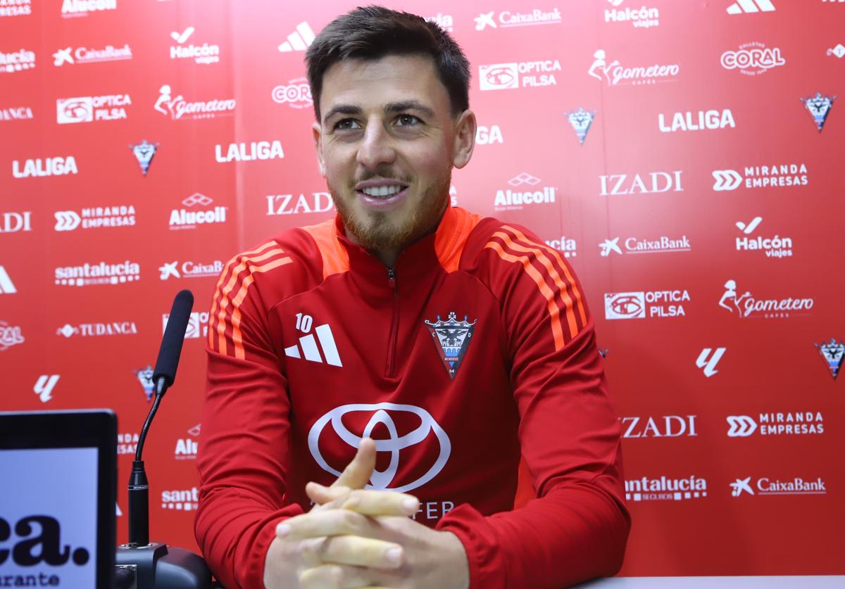 Alberto Reina, tras el entrenamiento de esta mañana.