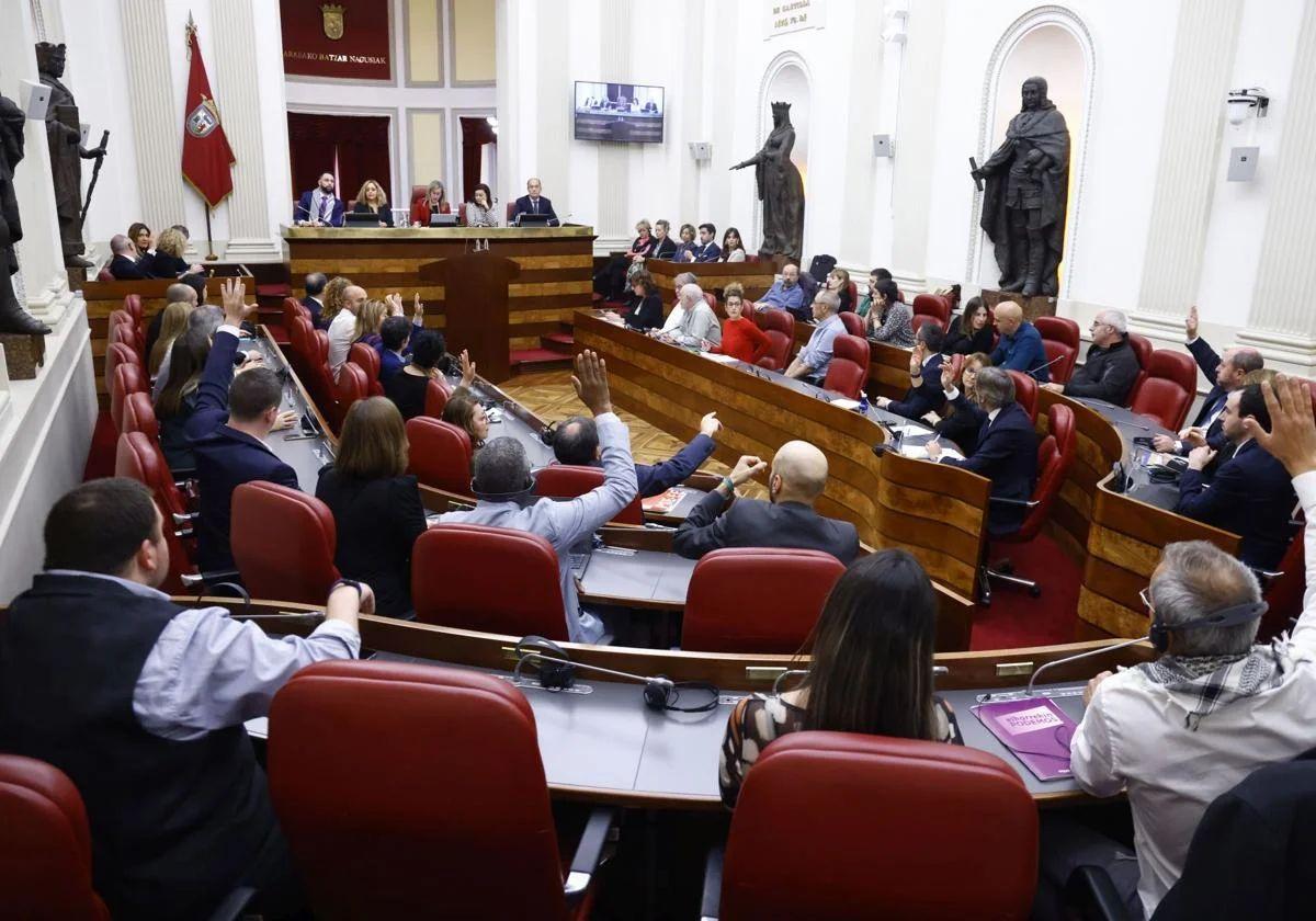 PNV ganaría con más apoyos las elecciones forales, pero seguiría sin sumar mayoría absoluta con el PSE
