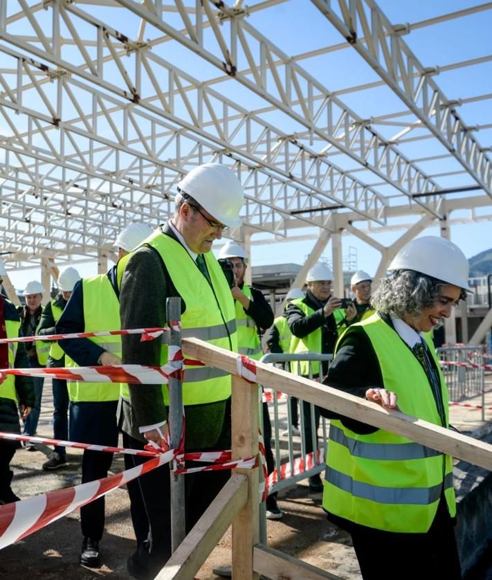 Imagen secundaria 2 - La instalación de la cubierta ha puesto fin a la primera fase de las obras de la nueva planta, que ahora debe ser revestida y cuenta con un óculo que dará luz natural a la Plaza Arriaga que une los edificios históricos del Bellas Artes.
