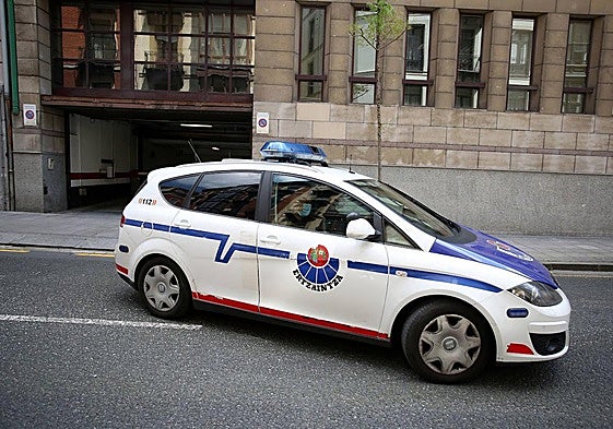 Un ertzaina fuera de servicio intercepta al autor de un robo con violencia en Bilbao
