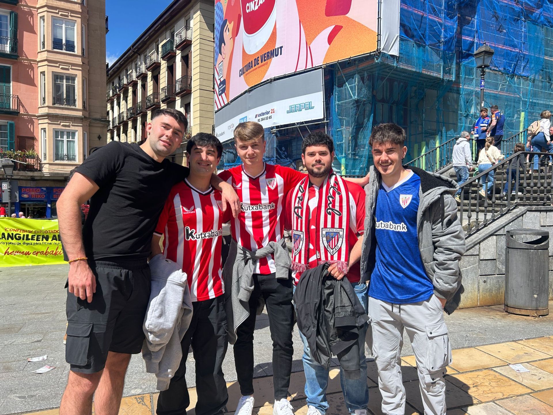 Así vivieron las aficiones del Athletic y el Rangers las horas previas al partido de San Mamés
