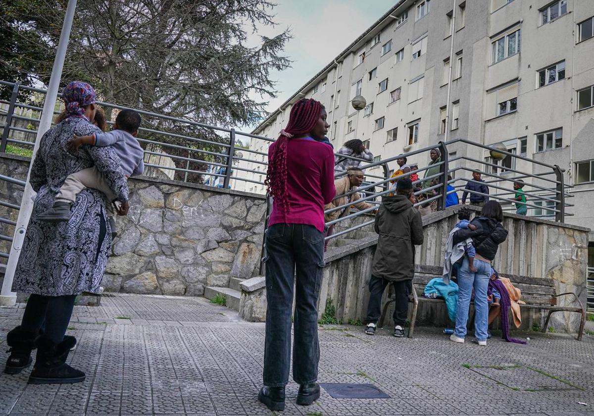 Muere una niña de dos años al caer de un sexto piso de un edificio en Otxarkoaga