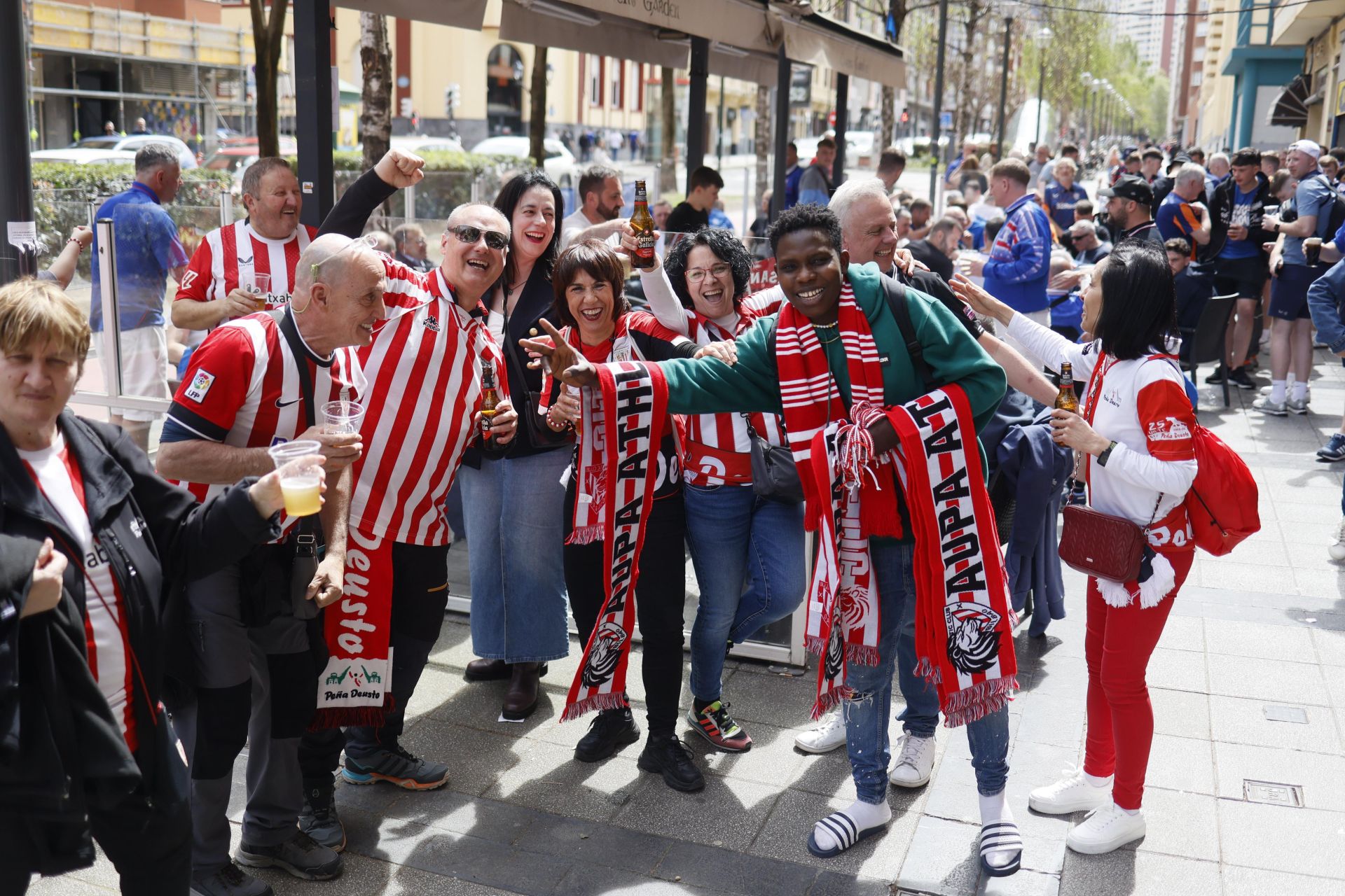 Así vivieron las aficiones del Athletic y el Rangers las horas previas al partido de San Mamés