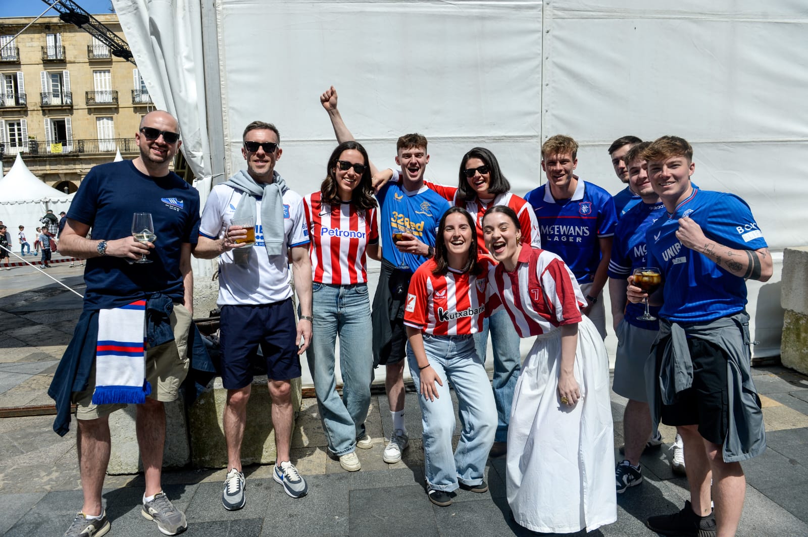 Así vivieron las aficiones del Athletic y el Rangers las horas previas al partido de San Mamés