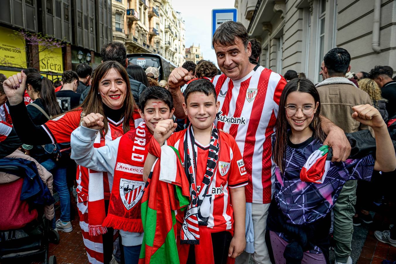 Así vivieron las aficiones del Athletic y el Rangers las horas previas al partido de San Mamés