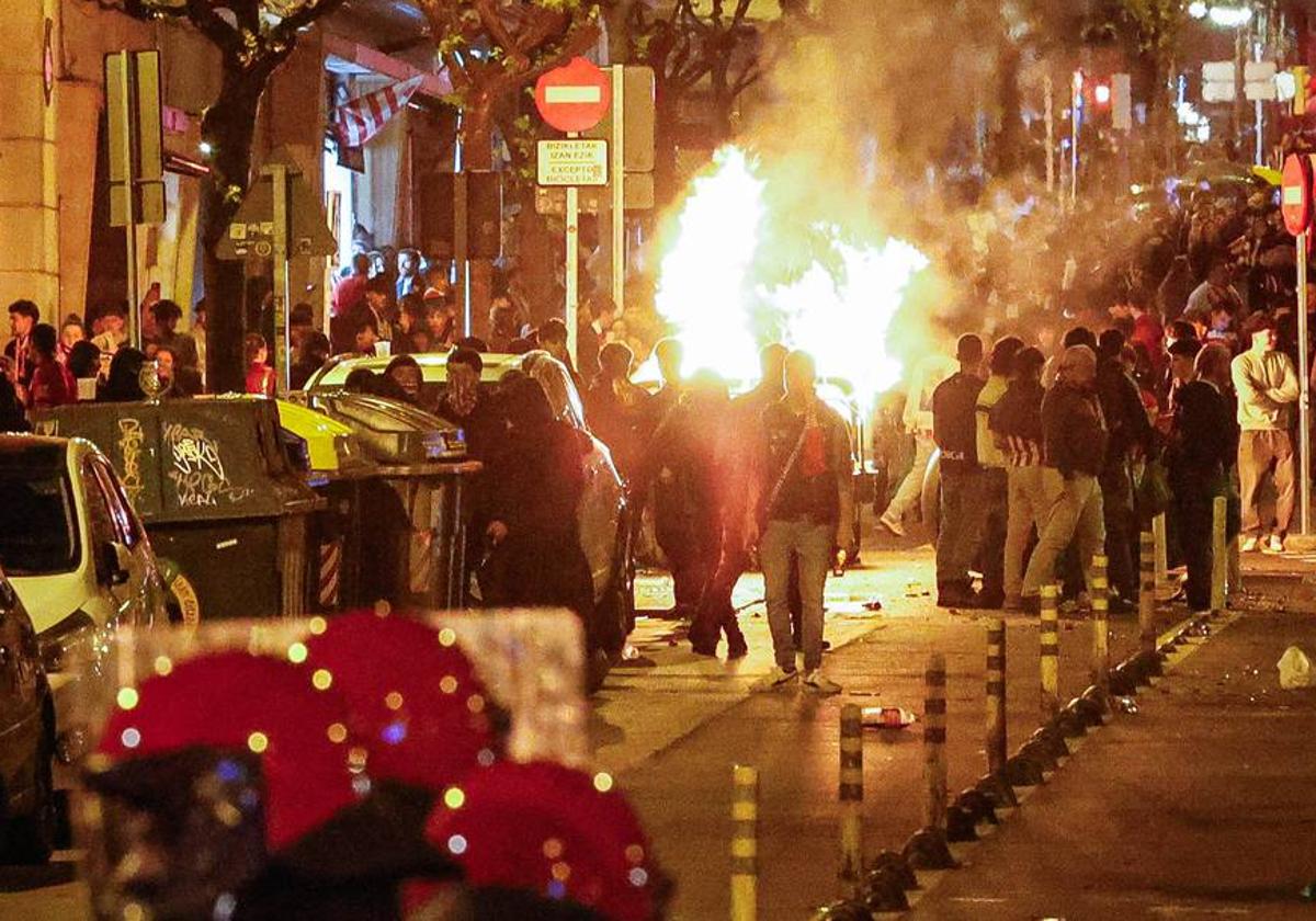 Athletic-Rangers: Las imágenes de los incidentes en la explanada de San Mamés