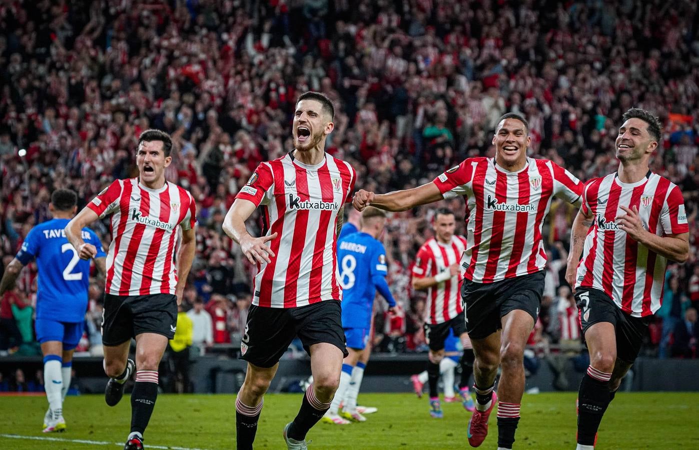El ambiente en la grada y momentos del partido