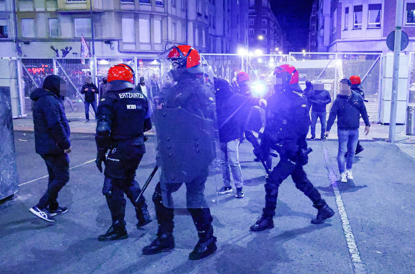 Athletic-Rangers: Las imágenes de los incidentes en la explanada de San Mamés