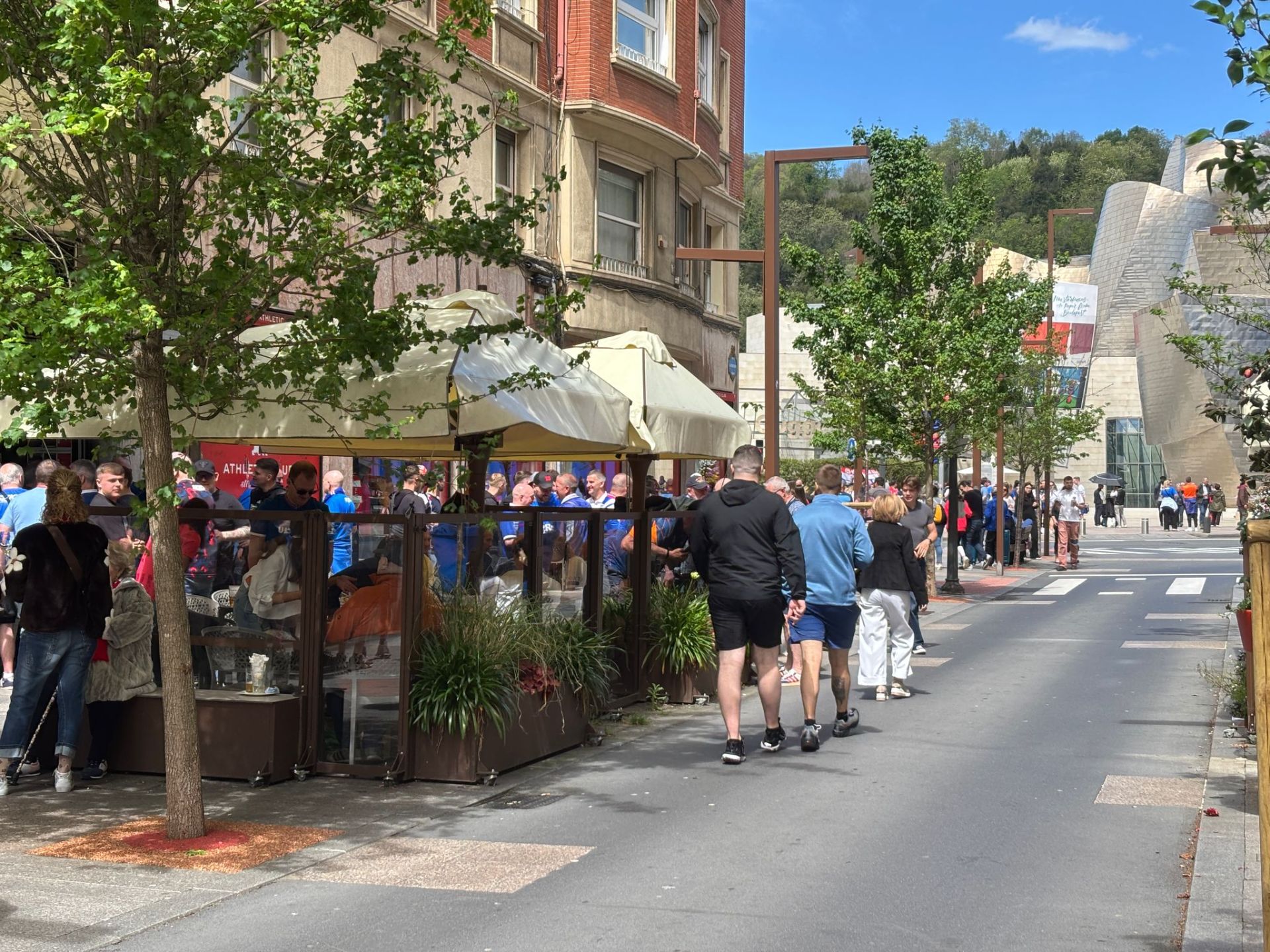 Así vivieron las aficiones del Athletic y el Rangers las horas previas al partido de San Mamés
