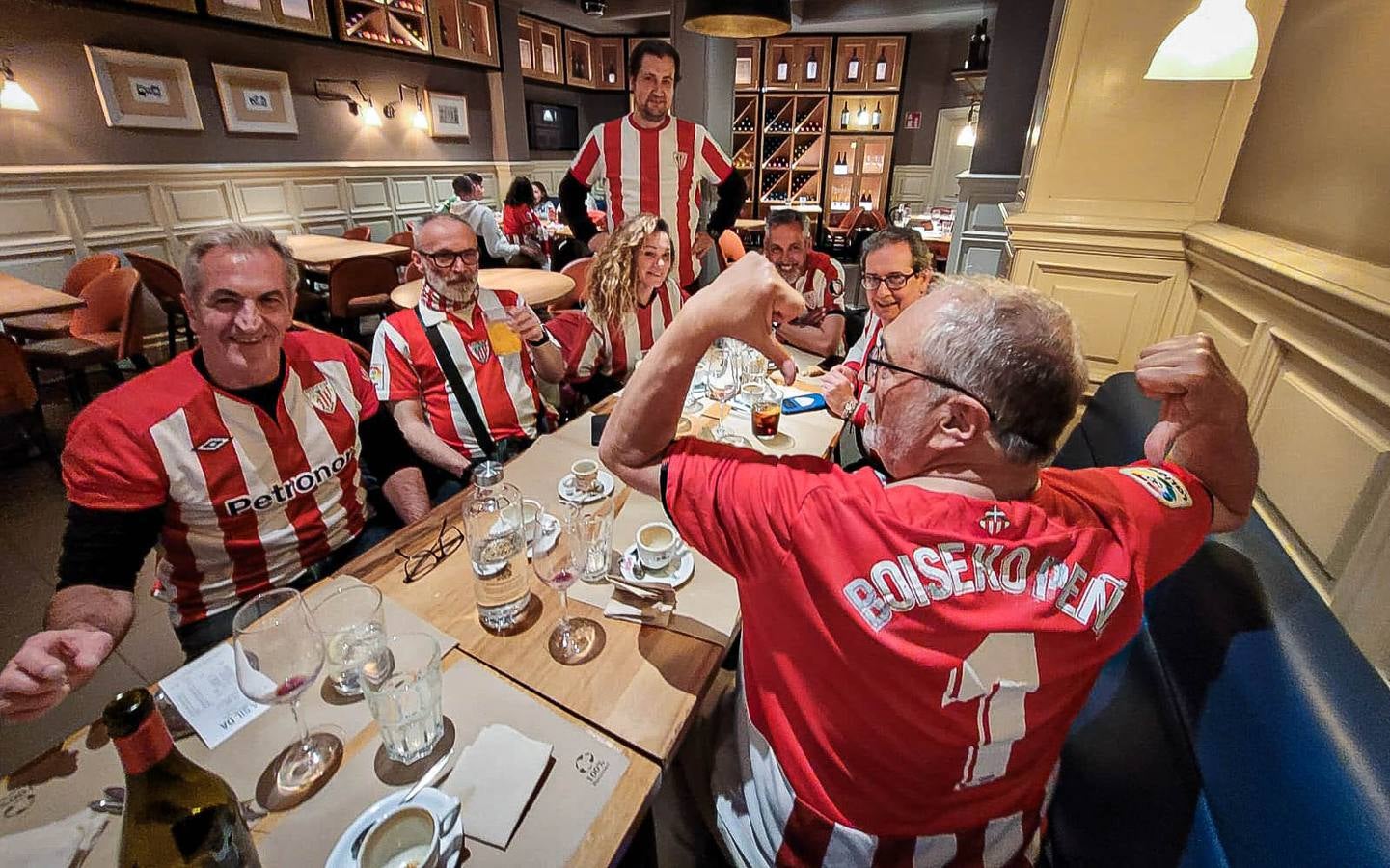 Así vivieron las aficiones del Athletic y el Rangers las horas previas al partido de San Mamés