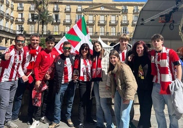 Los aficionados del Athletic más fieles: «Hemos aplazado las vacaciones por el partido»