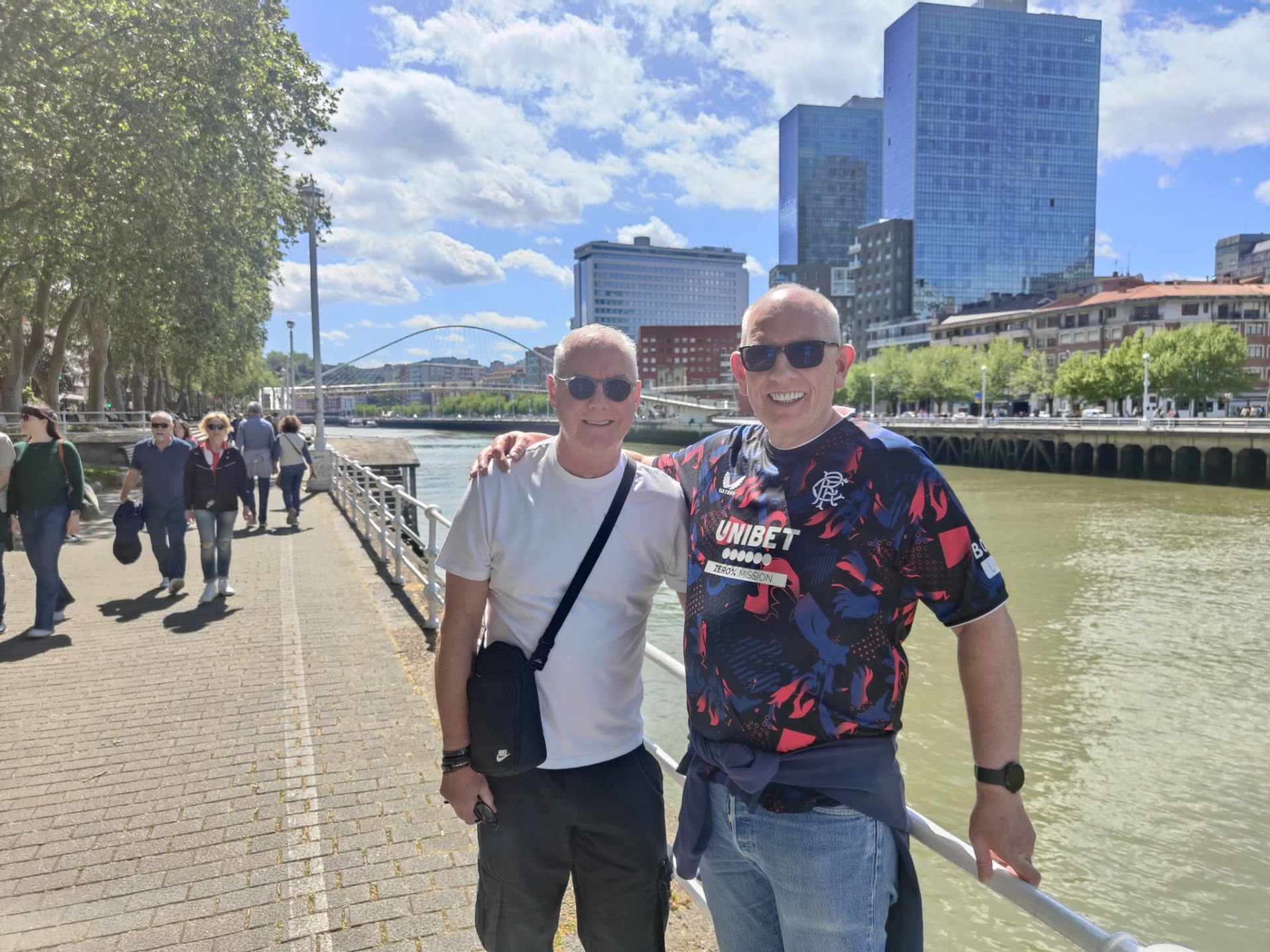 Así vivieron las aficiones del Athletic y el Rangers las horas previas al partido de San Mamés