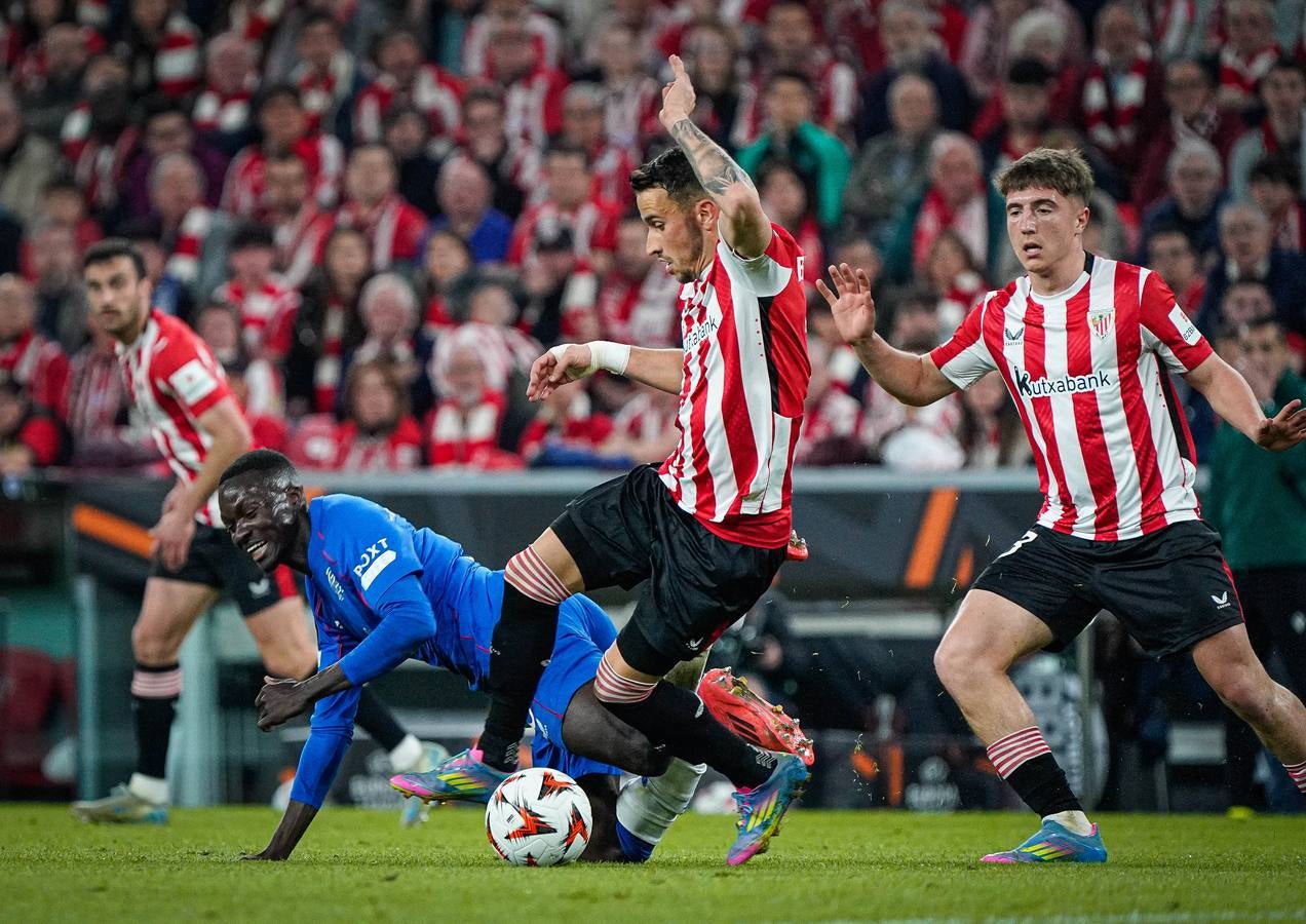 El ambiente en la grada y momentos del partido