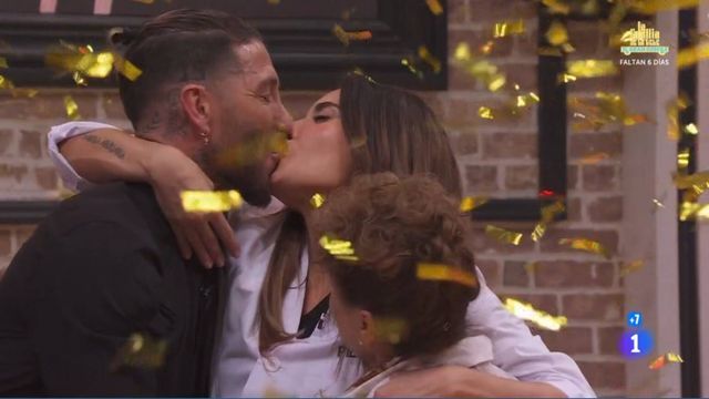 Sergio Ramos sorprende a Pilar Rubio en la final de 'Maestros de la Costura Celebrity'
