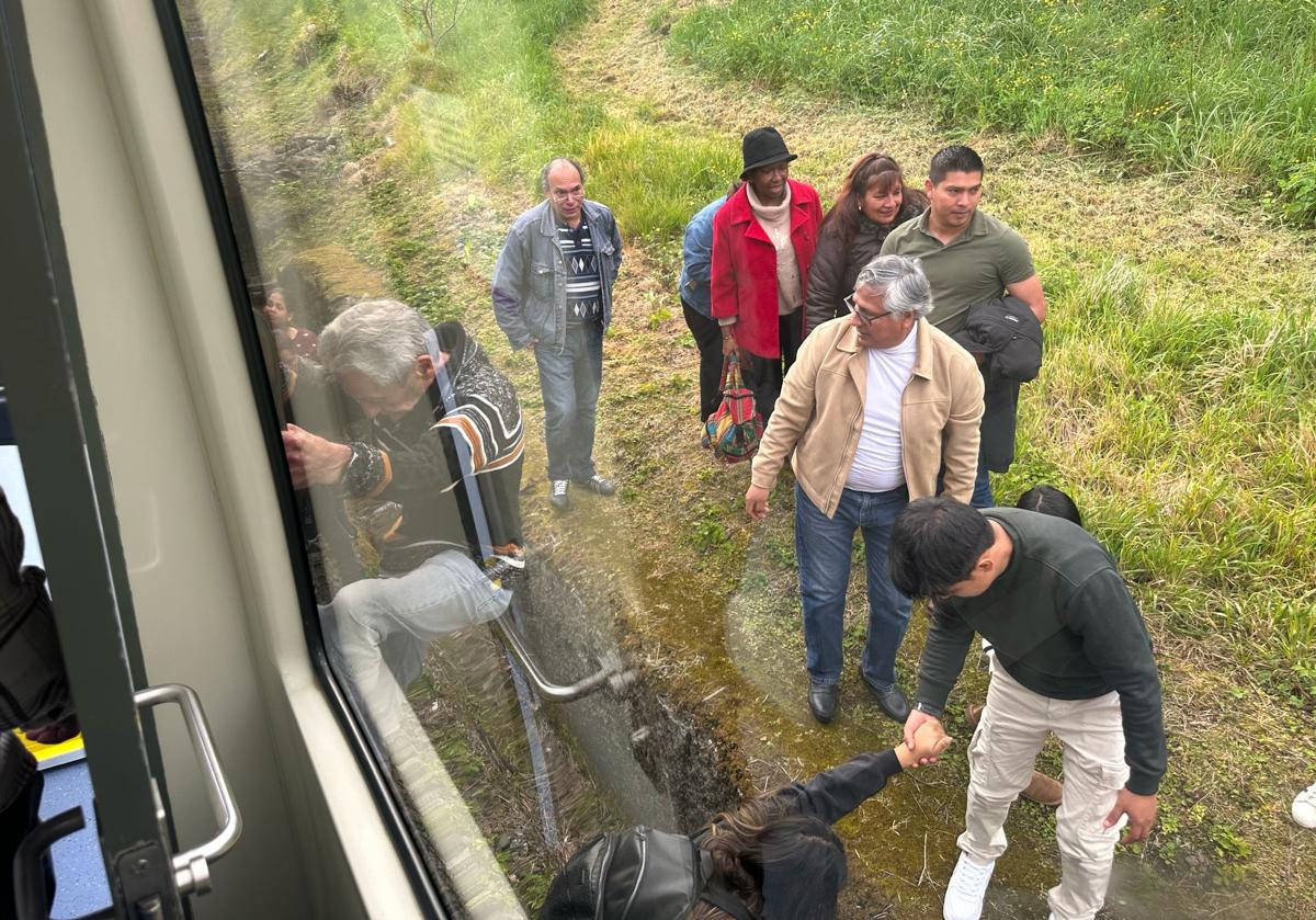 El tren de Bilbao a Balmaseda sufre una avería e impide a decenas de usuarios llegar a tiempo a La Pasión