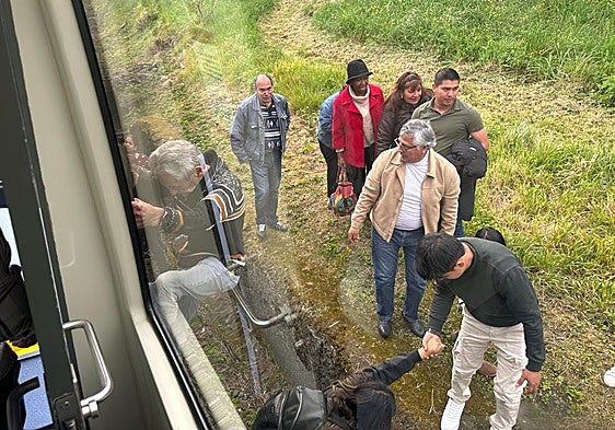 Una avería en la catenaria de la línea Bilbao-Balmaseda impide a decenas de usuarios llegar a tiempo a la Pasión