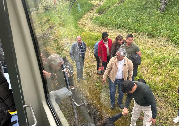 Una avería en la catenaria de la línea Bilbao-Balmaseda impide a decenas de usuarios llegar a tiempo a la Pasión