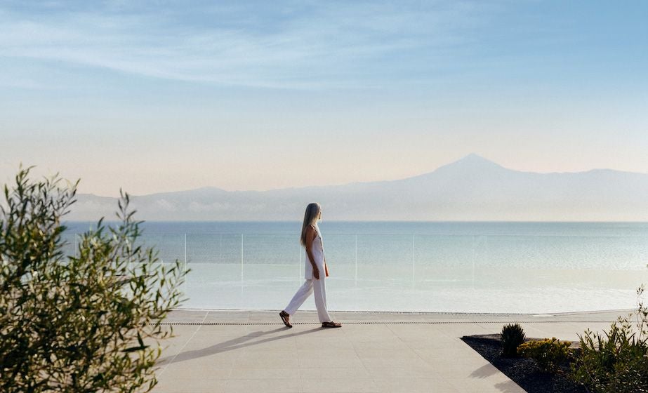 Una de las piscinas de Bancal con el Teide al fondo