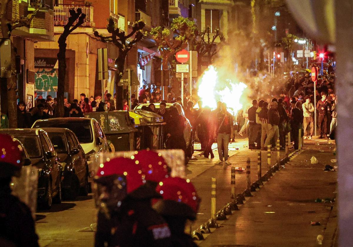 Radicales vuelven a empañar la imagen de Bilbao a un mes de la final europea