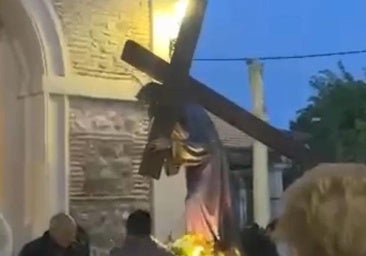 El Cristo de un paso se estrella contra el suelo en una pequeña localidad de Toledo