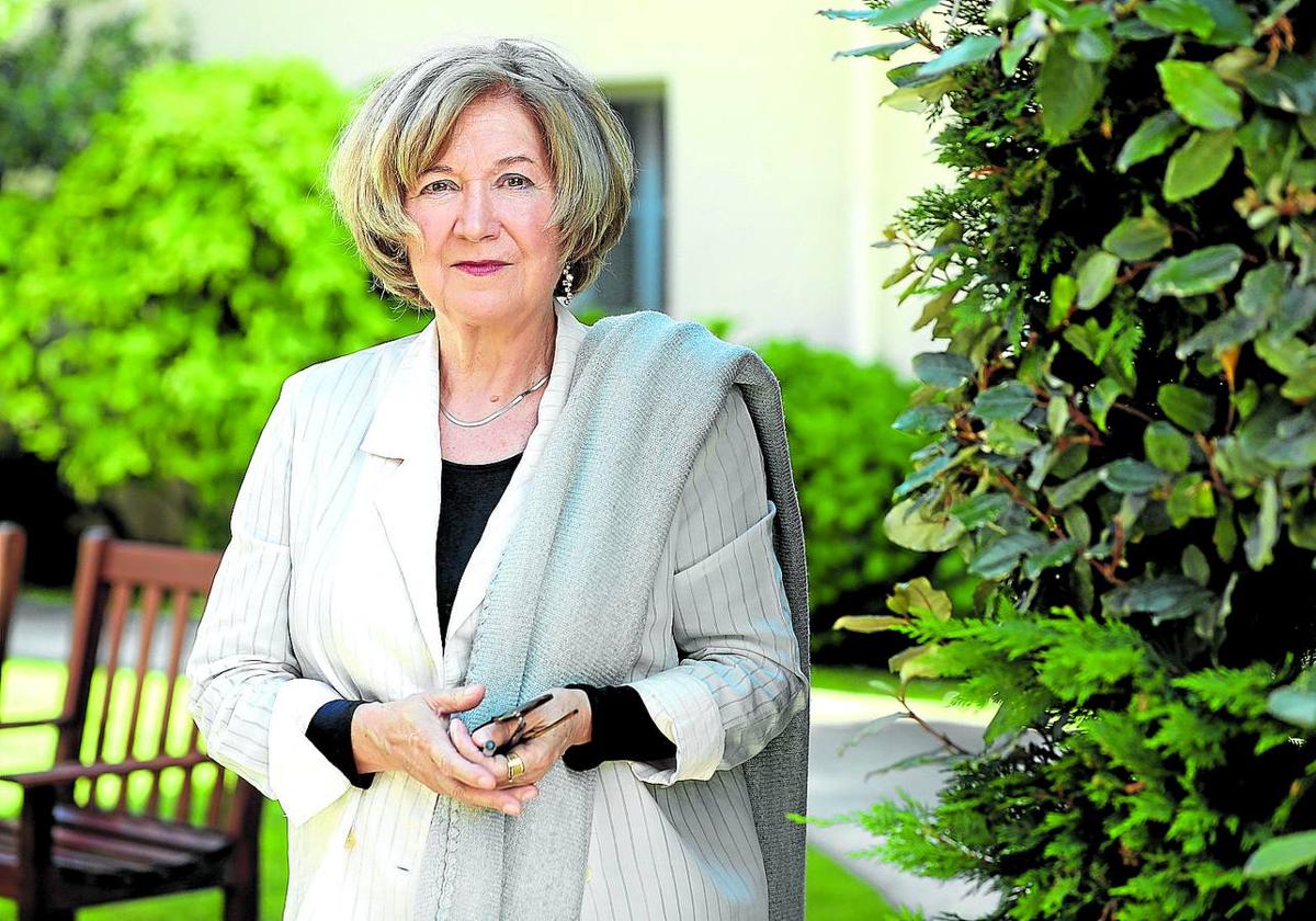 «La fuerza de mi madre me condujo al oficio de escribir»