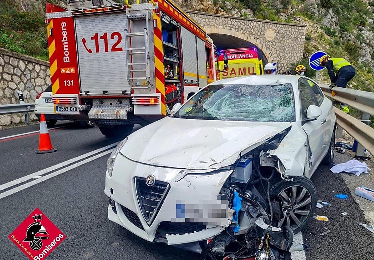 Imagen principal - El ciclista vasco atropellado en Alicante murió tras caer varios metros al vacío