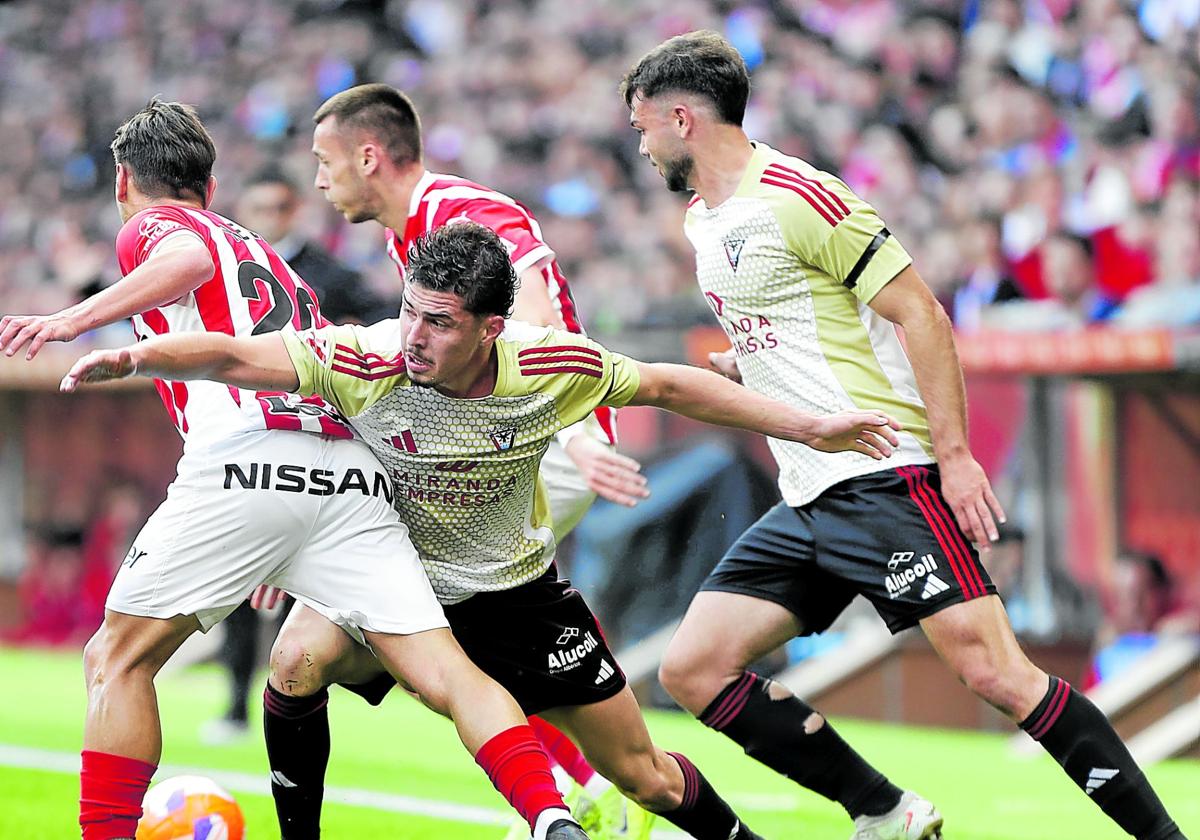 Aprender, olvidar y a centrarse en el duelo contra el Burgos para reencontrarse