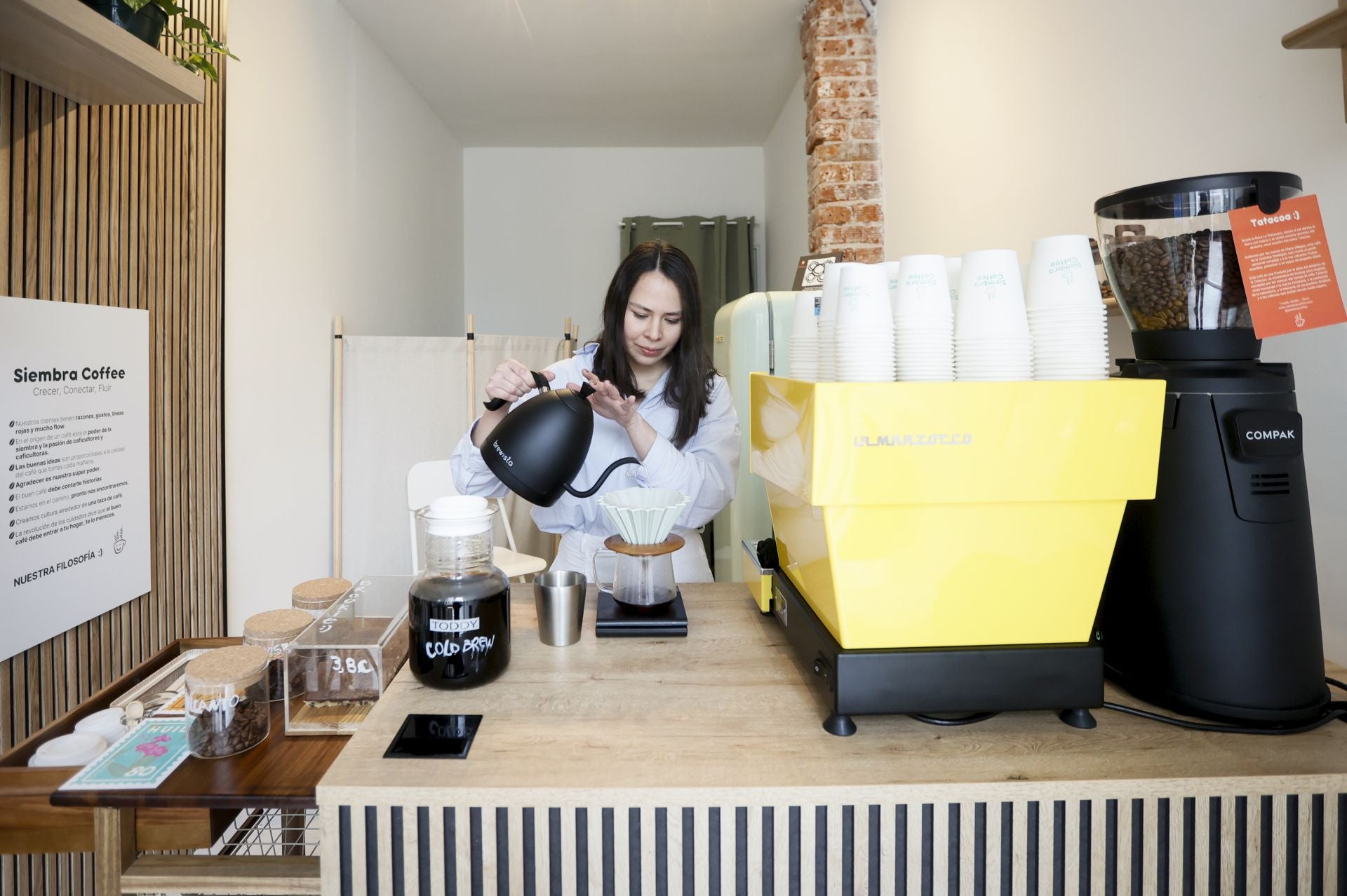 Luz Mila, la colombiana que ha abierto un templo del café en el centro de Bilbao para honrar sus raíces