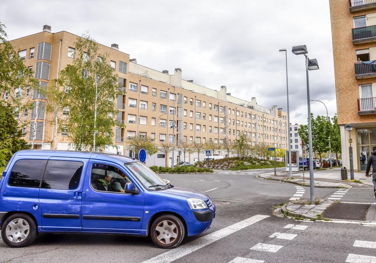 Dos hombres reciben en la cara los impactos de balines disparados por menores en Vitoria
