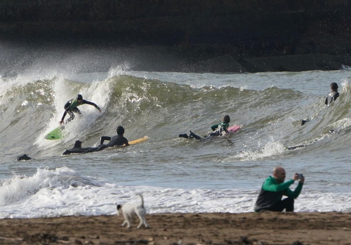 El turismo del surf se asienta en Getxo