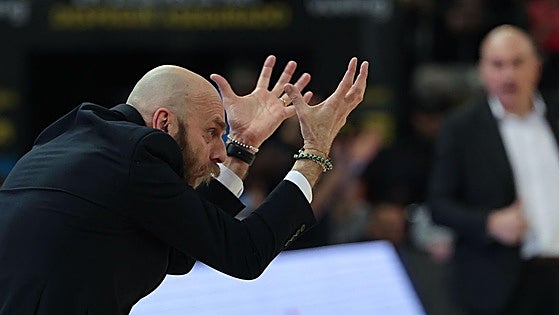 «Queremos ser todo lo agresivos que podamos», dice el entrenador del PAOK antes de la final contra el Bilbao Basket