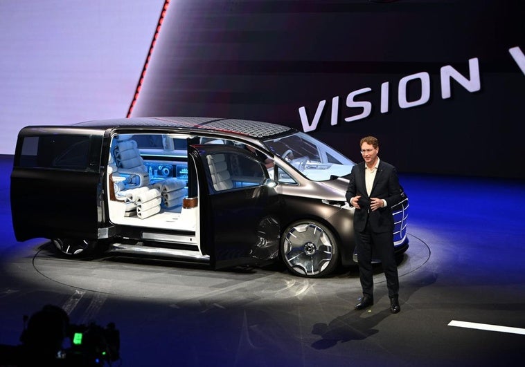 Mercedes Vitoria inicia «una nueva era» con una furgoneta eléctrica futurista y plagada de lujos