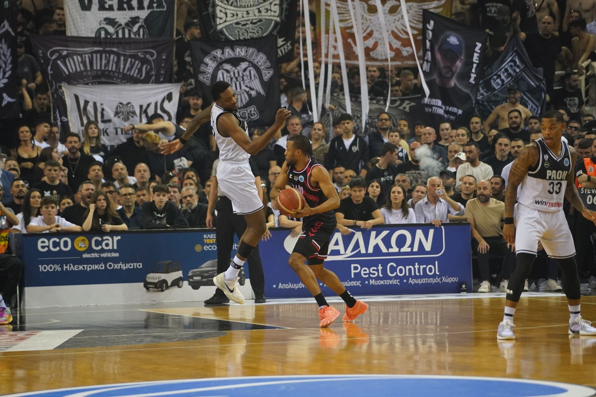En imágenes la final de la Europe Cup, PAOK-Bilbao Basket