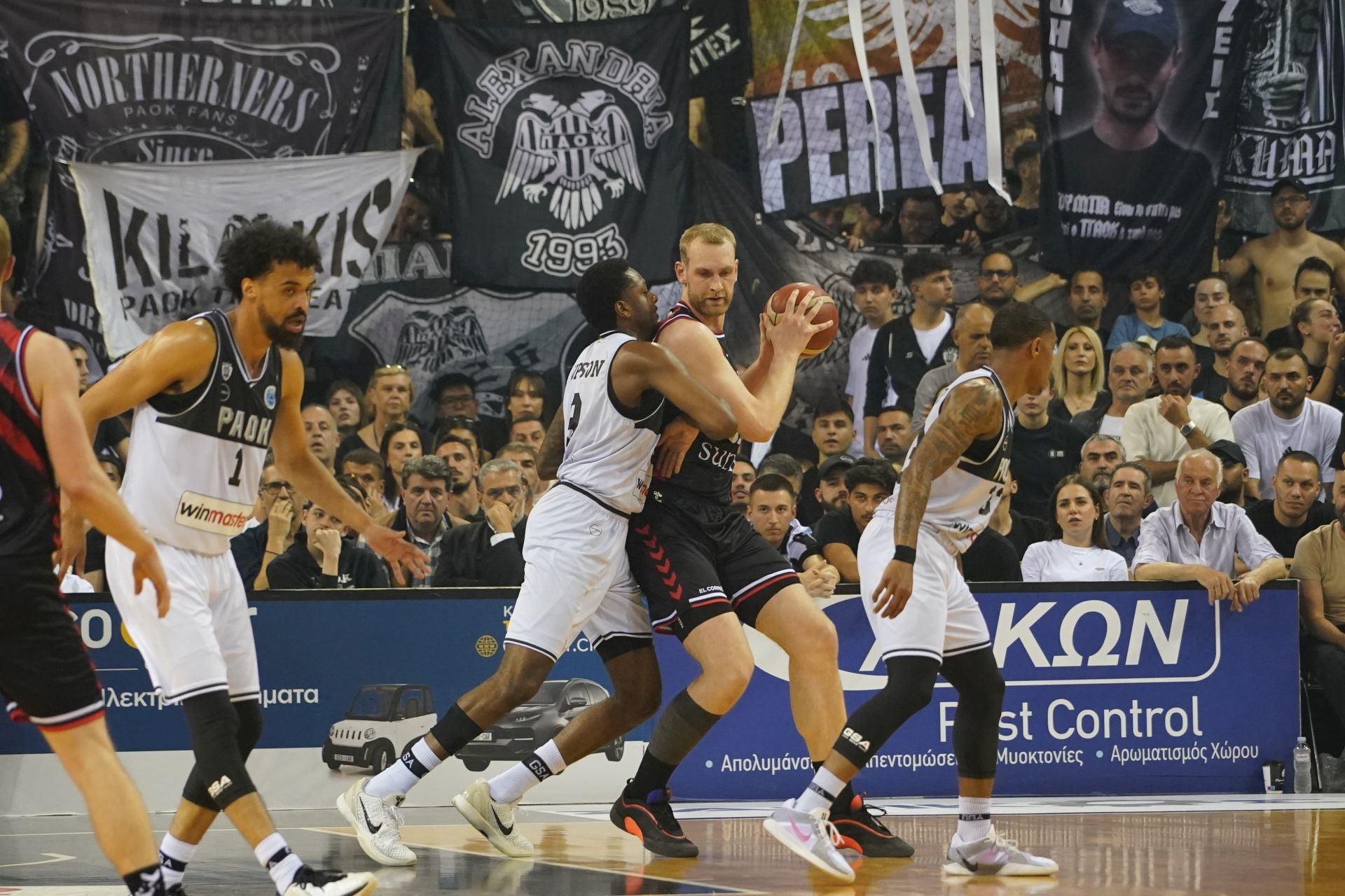 En imágenes la final de la Europe Cup, PAOK-Bilbao Basket