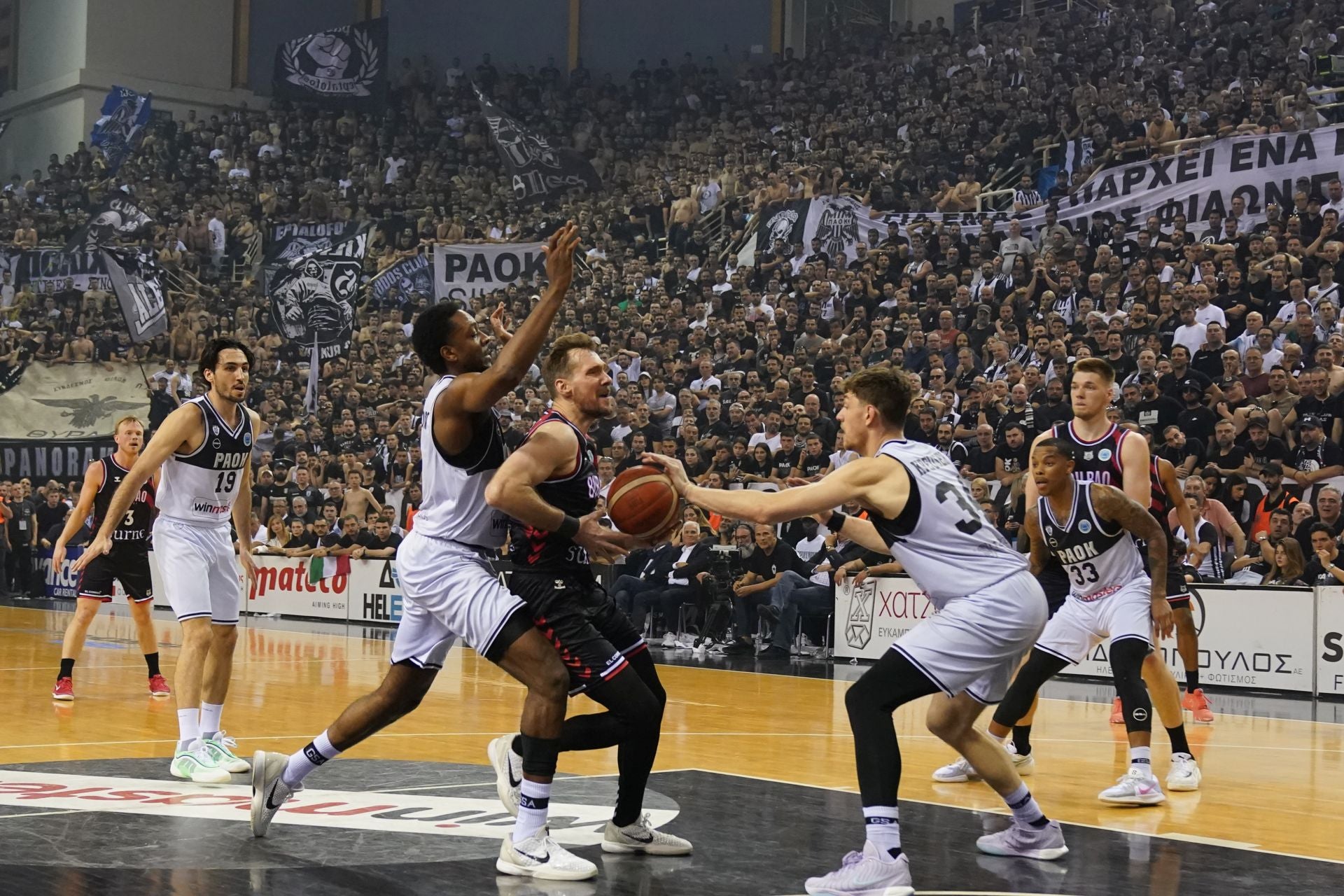 En imágenes la final de la Europe Cup, PAOK-Bilbao Basket